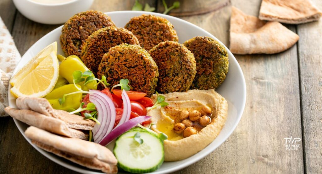 baked-falafel-bowl-with-humus-&-veggies