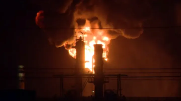 Massive Blaze Erupts at Chevron’s El Segundo Refinery — Explosive Fire Rocks Southern California 1 california chevron refinery